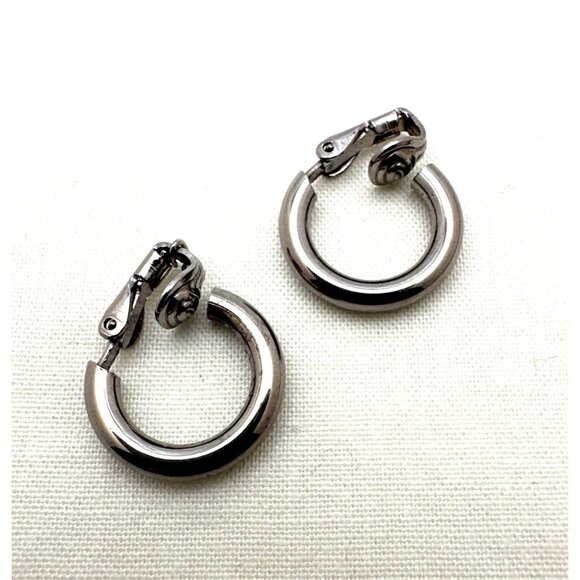 Minimalist Chic Clip-On Hoop Earrings Silver Tone Small Polished Metal - Picture 4 of 4